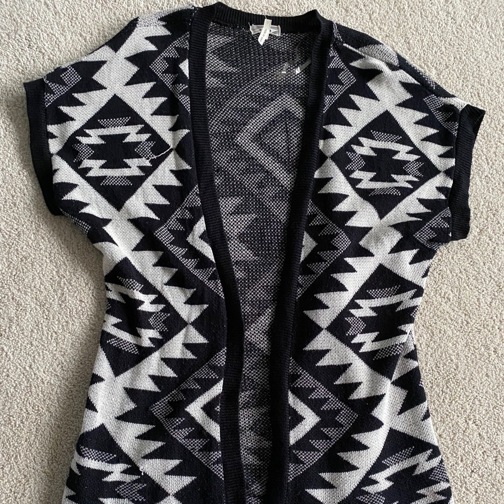 Kirra Aztec Knit Short Sleeved Cardigan